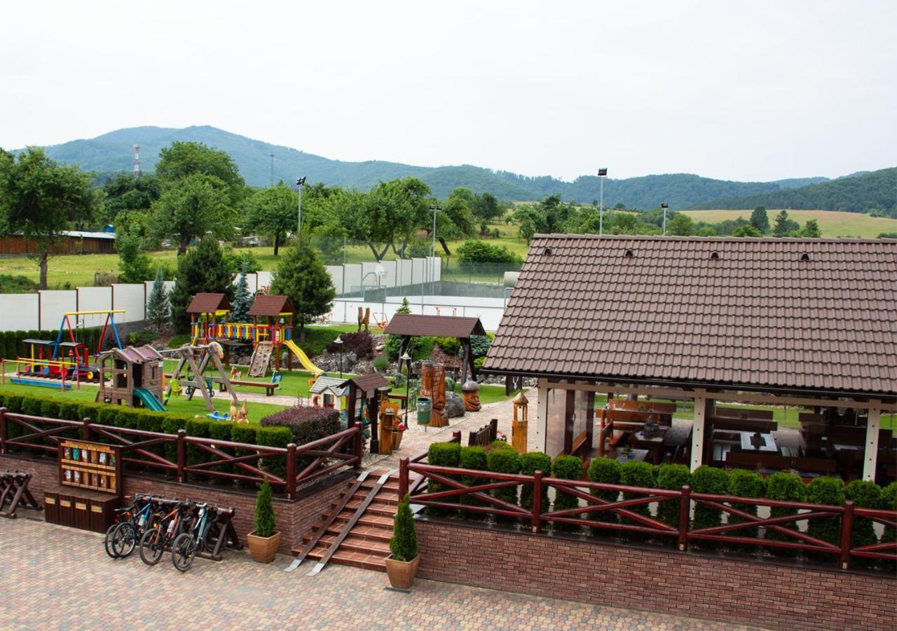 Penzion Pod Strazovom Pruzina Exteriér fotografie